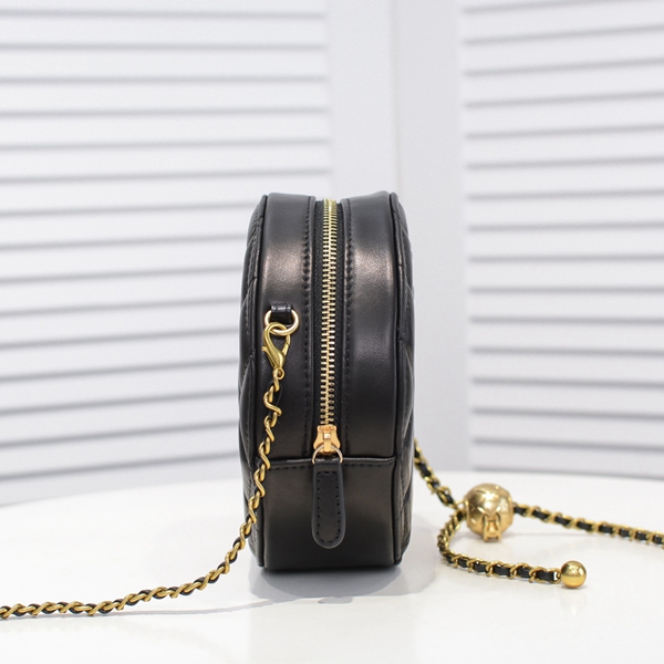 シャネルバッグ背面デザイン